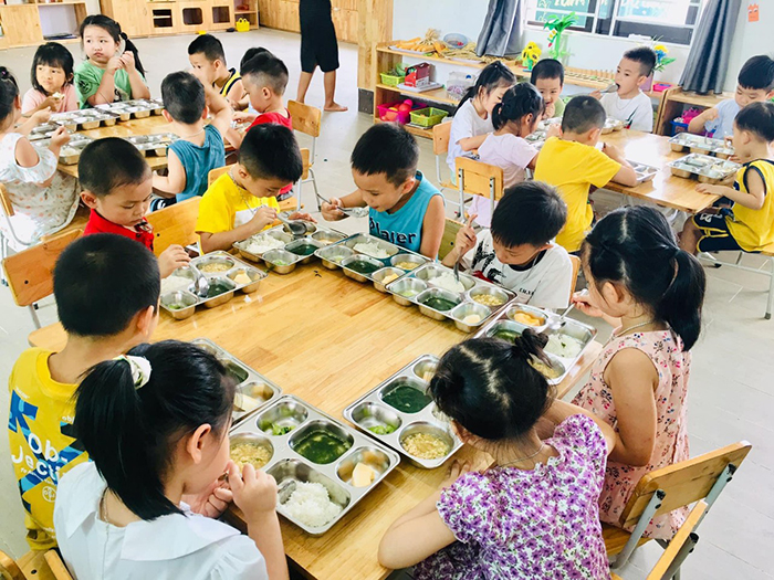 Kiểm tra công tác bảo đảm an toàn thực phẩm bếp ăn trường học tại huyện Phúc Thọ