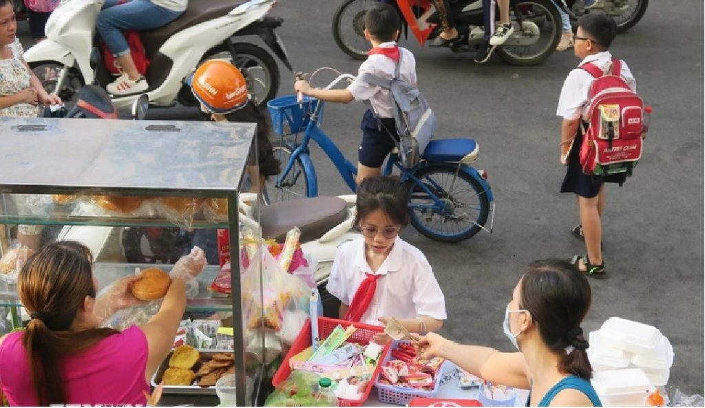 Thức ăn đường phố Nguy cơ mất an toàn thực phẩm