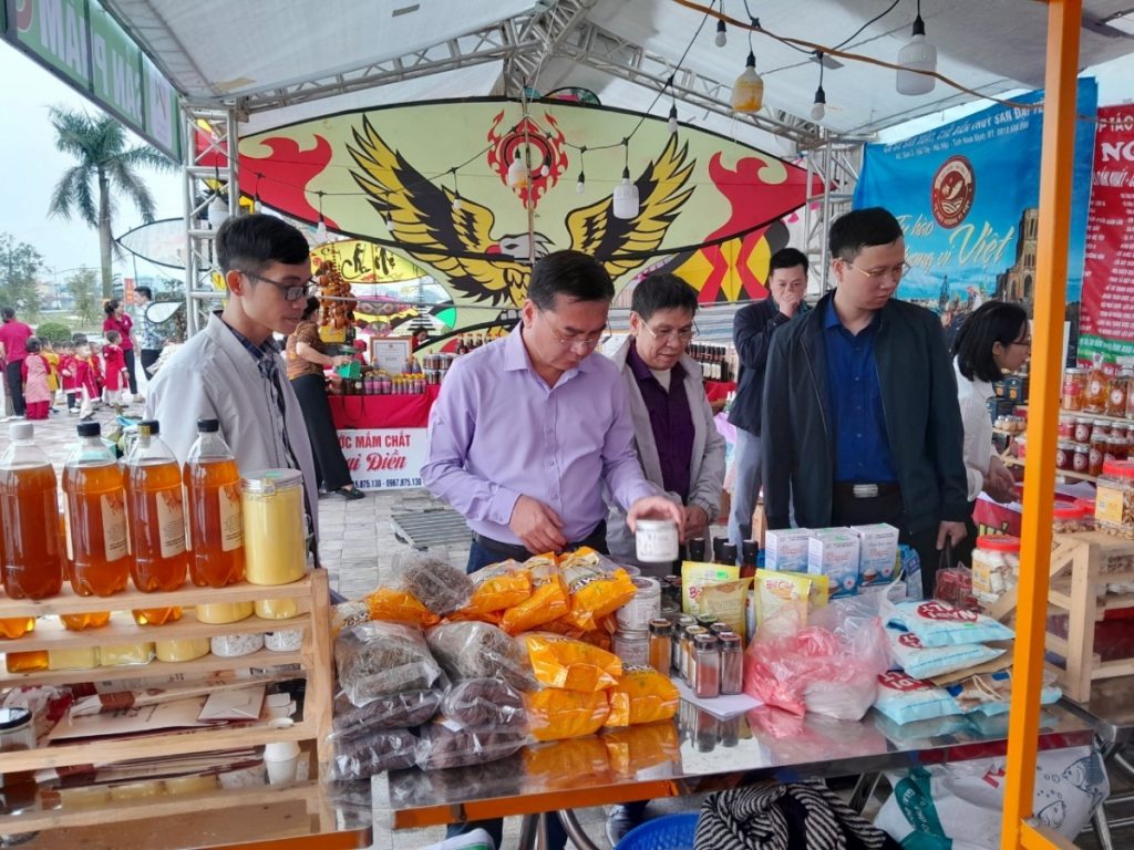 Bảo đảm an toàn thực phẩm, phòng chống ngộ độc thực phẩm và bệnh truyền qua thực phẩm